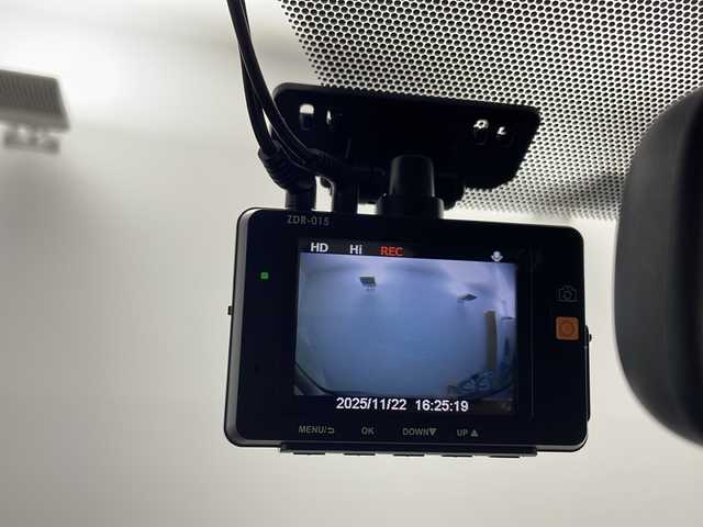 トヨタ アイシス L 道央・札幌 2015(平27)年 2.3万km ブラック ・４WD/・純正ナビ/（CD/DVD/BT/フルセグTV/SD）/・バックカメラ/・片側パワースライドドア/・横滑り防止/・社外ドラレコ/・スマートキー/・プッシュスタート/・スペアキー/・保証書/・取扱説明書