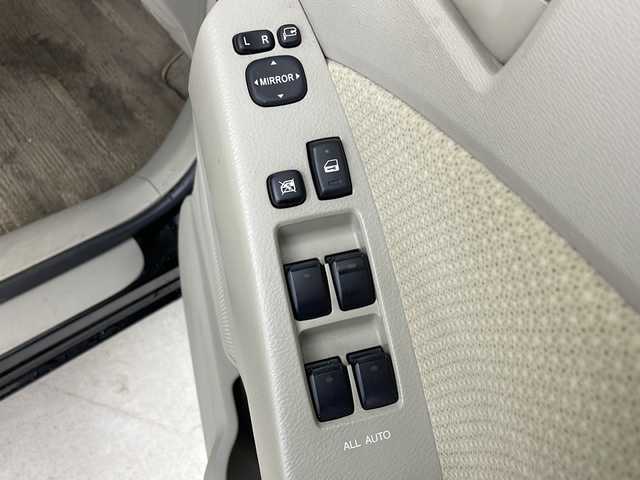 トヨタ アイシス L 道央・札幌 2015(平27)年 2.3万km ブラック ・４WD/・純正ナビ/（CD/DVD/BT/フルセグTV/SD）/・バックカメラ/・片側パワースライドドア/・横滑り防止/・社外ドラレコ/・スマートキー/・プッシュスタート/・スペアキー/・保証書/・取扱説明書