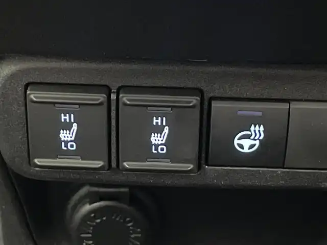 トヨタ シエンタ ハイブリッド Z 愛知県 2023(令5)年 0.6万km ダークブルーマイカM 純正１０．５型ナビ　全方位カメラ　禁煙車　シートヒーター　ステアリングヒーター　内蔵型前後ドラレコ　純正１５インチＯＰアルミ　ＥＴＣ　ＢＳＭ　セーフティセンス　衝突軽減　追従クルコン　コーナーセンサー