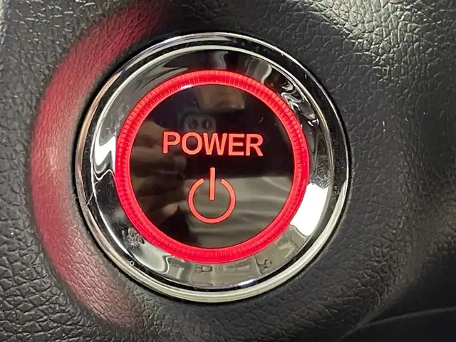 ホンダ シャトル ハイブリッド X ホンダセンシング 千葉県 2020(令2)年 6.1万km プラチナホワイトパール 禁煙車/ホンダセンシング/・衝突軽減ブレーキ/・レーダークルーズコントロール/・先行車発進システム/・路外逸脱抑制機能/・レーンキープアシスト/社外8インチメモリナビ/・型番：AVIC-RL910/・CD/DVD/USB/HDMI/Bluetooth/フルセグTV/・バックカメラ/・ビルトインETC/ハーフレザーシート/・DNシートヒーター/革巻きステアリング/・ステアリングスイッチ/・パドルシフト/左右独立エアコン/純正フロアマット/純正ホイールキャップ/オートライト/・LEDヘッドライト/・LEDフォグランプ/電動格納ウインカーミラー/プッシュスタート/・スマートキー/・スペアキー/積込みAW付きサマータイヤ/　（185/60/R15）3mm