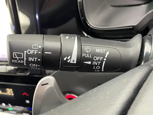 ホンダ シャトル ハイブリッド X ホンダセンシング 千葉県 2020(令2)年 6.1万km プラチナホワイトパール 禁煙車/ホンダセンシング/・衝突軽減ブレーキ/・レーダークルーズコントロール/・先行車発進システム/・路外逸脱抑制機能/・レーンキープアシスト/社外8インチメモリナビ/・型番：AVIC-RL910/・CD/DVD/USB/HDMI/Bluetooth/フルセグTV/・バックカメラ/・ビルトインETC/ハーフレザーシート/・DNシートヒーター/革巻きステアリング/・ステアリングスイッチ/・パドルシフト/左右独立エアコン/純正フロアマット/純正ホイールキャップ/オートライト/・LEDヘッドライト/・LEDフォグランプ/電動格納ウインカーミラー/プッシュスタート/・スマートキー/・スペアキー/積込みAW付きサマータイヤ/　（185/60/R15）3mm