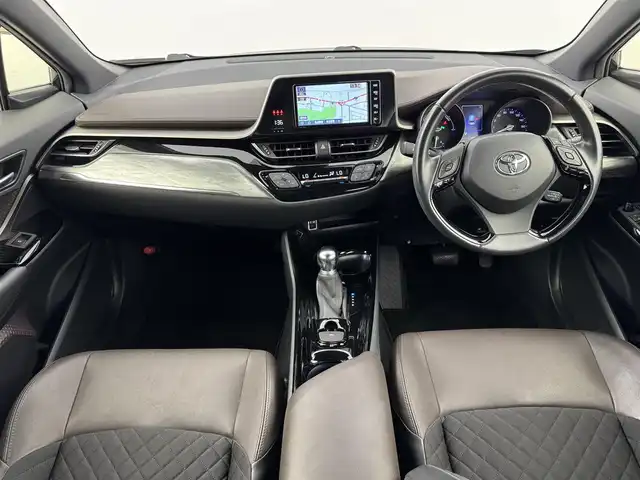 トヨタ Ｃ－ＨＲ G 福岡県 2019(平31)年 3万km ブラックマイカ 純正ナビ（フルセグＴＶ）　/バックカメラ　/ビルトインＥＴＣ　/レーダークルーズコントロール　/コーナーセンサー　/衝突軽減ブレーキ　/レーンキープ　/ＢＳＭ　/ハーフレザーシート　/シートヒーター　/純正１８インチＡＷ　/ＬＥＤ