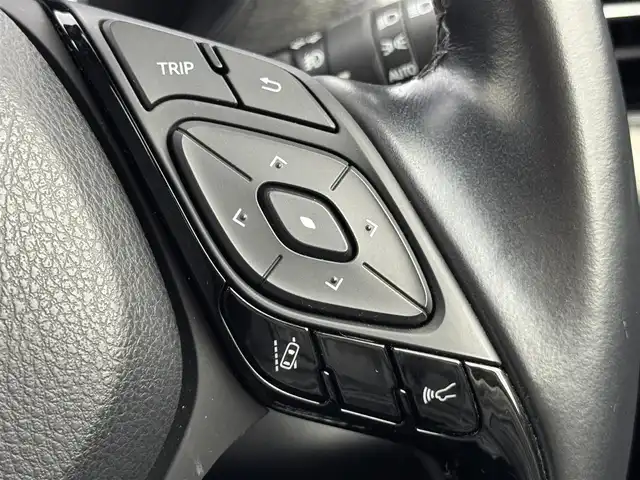 トヨタ Ｃ－ＨＲ G 福岡県 2019(平31)年 3万km ブラックマイカ 純正ナビ（フルセグＴＶ）　/バックカメラ　/ビルトインＥＴＣ　/レーダークルーズコントロール　/コーナーセンサー　/衝突軽減ブレーキ　/レーンキープ　/ＢＳＭ　/ハーフレザーシート　/シートヒーター　/純正１８インチＡＷ　/ＬＥＤ