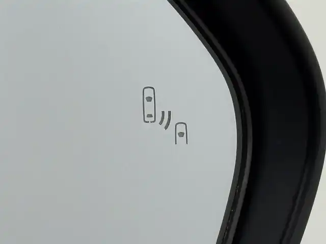 トヨタ Ｃ－ＨＲ G 福岡県 2019(平31)年 3万km ブラックマイカ 純正ナビ（フルセグＴＶ）　/バックカメラ　/ビルトインＥＴＣ　/レーダークルーズコントロール　/コーナーセンサー　/衝突軽減ブレーキ　/レーンキープ　/ＢＳＭ　/ハーフレザーシート　/シートヒーター　/純正１８インチＡＷ　/ＬＥＤ