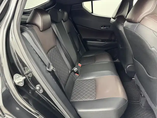 トヨタ Ｃ－ＨＲ G 福岡県 2019(平31)年 3万km ブラックマイカ 純正ナビ（フルセグＴＶ）　/バックカメラ　/ビルトインＥＴＣ　/レーダークルーズコントロール　/コーナーセンサー　/衝突軽減ブレーキ　/レーンキープ　/ＢＳＭ　/ハーフレザーシート　/シートヒーター　/純正１８インチＡＷ　/ＬＥＤ