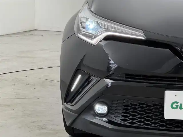 トヨタ Ｃ－ＨＲ G 福岡県 2019(平31)年 3万km ブラックマイカ 純正ナビ（フルセグＴＶ）　/バックカメラ　/ビルトインＥＴＣ　/レーダークルーズコントロール　/コーナーセンサー　/衝突軽減ブレーキ　/レーンキープ　/ＢＳＭ　/ハーフレザーシート　/シートヒーター　/純正１８インチＡＷ　/ＬＥＤ