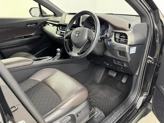 トヨタ Ｃ－ＨＲ G 福岡県 2019(平31)年 3万km ブラックマイカ 純正ナビ（フルセグＴＶ）　/バックカメラ　/ビルトインＥＴＣ　/レーダークルーズコントロール　/コーナーセンサー　/衝突軽減ブレーキ　/レーンキープ　/ＢＳＭ　/ハーフレザーシート　/シートヒーター　/純正１８インチＡＷ　/ＬＥＤ