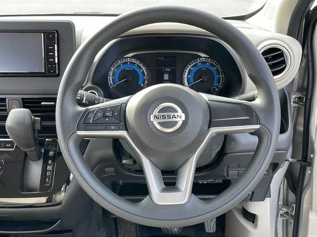 日産 デイズ X 岩手県 2020(令2)年 2.5万km スターリングシルバーM 社外SDナビ/AM/FM/CD/DVD/Bluetooth/フルセグTV/バックカメラ/ETC/ドライブレコーダー/衝突被害軽減ブレーキ/横滑り防止装置/アイドリングストップ/オートライト/フォグランプ/スマートキー/プッシュスタート/電動格納ミラー/純正14インチAW/純正フロアマット/純正ドアバイザー/保証書/取扱説明書