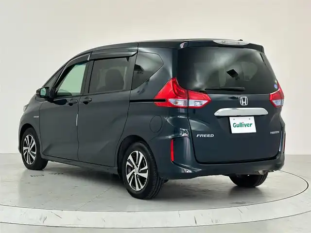 ホンダ フリード ハイブリット EX 大阪府 2018(平30)年 2.8万km フォレストグリーンパール ホンダセンシング/　・衝突軽減ブレーキ/　・先行車発進お知らせ機能/　・路外逸脱抑制機能/　・標識認識機能/　・アダプティブ・クルーズコントロール/　・車線維持支援システム/　・誤発進抑制機能オートマチックハイビーム/純正ナビ/　（Bluetooth/CD/DVD）/フルセグTV/バックカメラ/両側パワースライドドア/ハーフレザーシート/シートヒーター/純正15インチアルミホイール/LEDヘッドライト/スマートキー/ETC