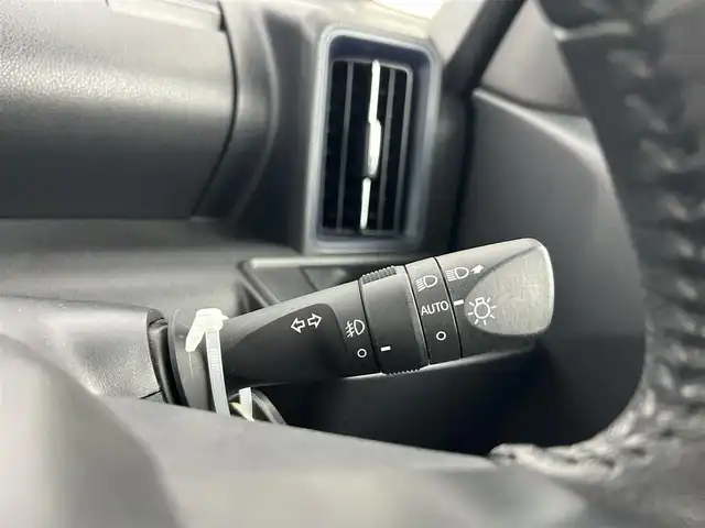 ダイハツ タント カスタム RS 千葉県 2023(令5)年 0.8万km シャイニングホワイトパール 禁煙車/スマートアシスト　/両側電動スライドドア　/ＬＥＤヘッドライト（オートライト機能付）　/フォグランプ　/シートヒーター　/社外オーディオ　/アイドリングストップ　/プッシュスタート　/電動パーキングブレーキ　/オートホールド/社外フロアマット/電動格納サイドミラー/リアサンシェード/ISOFIX/運転席シートリフター/ウィンカーミラー/前後コーナーセンサー