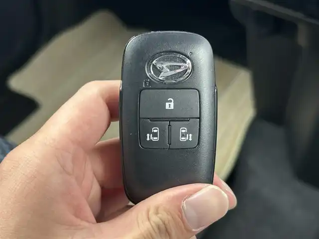 ダイハツ タント カスタム RS 千葉県 2023(令5)年 0.8万km シャイニングホワイトパール 禁煙車/スマートアシスト　/両側電動スライドドア　/ＬＥＤヘッドライト（オートライト機能付）　/フォグランプ　/シートヒーター　/社外オーディオ　/アイドリングストップ　/プッシュスタート　/電動パーキングブレーキ　/オートホールド/社外フロアマット/電動格納サイドミラー/リアサンシェード/ISOFIX/運転席シートリフター/ウィンカーミラー/前後コーナーセンサー