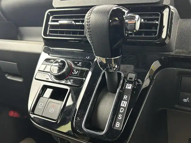 ダイハツ タント カスタム RS 千葉県 2023(令5)年 0.8万km シャイニングホワイトパール 禁煙車/スマートアシスト　/両側電動スライドドア　/ＬＥＤヘッドライト（オートライト機能付）　/フォグランプ　/シートヒーター　/社外オーディオ　/アイドリングストップ　/プッシュスタート　/電動パーキングブレーキ　/オートホールド/社外フロアマット/電動格納サイドミラー/リアサンシェード/ISOFIX/運転席シートリフター/ウィンカーミラー/前後コーナーセンサー