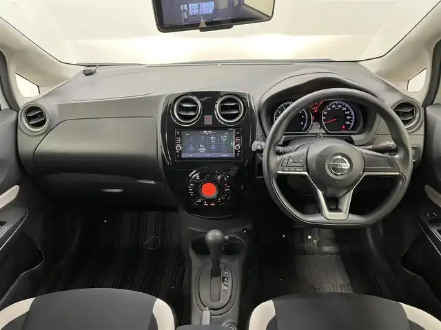 日産 ノート X 長崎県 2017(平29)年 4.1万km ブリリアントホワイトパール 純正7インチナビ　（MM316D-W）/・フルセグTV　CD/DVD/SD/Bluetooth/バックカメラ/アラウンドビューモニター/インテリジェントルームミラー/コーナーセンサー /ドライブレコーダー/アイドリングストップ/プッシュスタート/ステアリングスイッチ/衝突被害軽減ブレーキ/横滑り防止/レーンキープアシスト/純正フロアマット/純正14インチホイールキャップ/取扱説明書/保証書