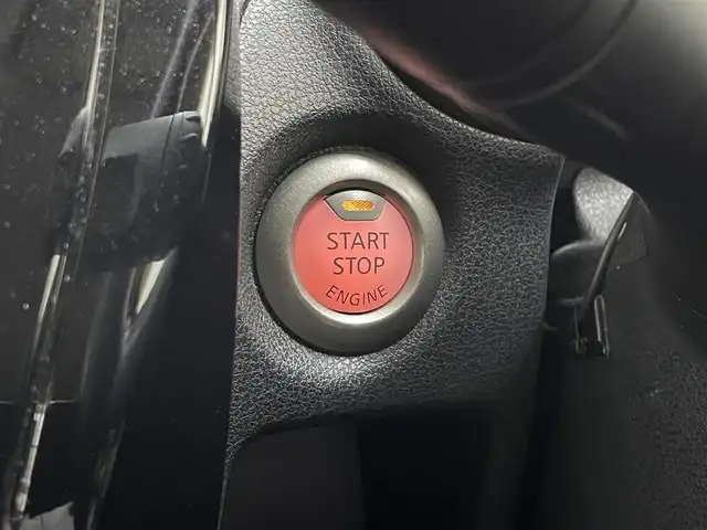 日産 ノート X 長崎県 2017(平29)年 4.1万km ブリリアントホワイトパール 純正7インチナビ　（MM316D-W）/・フルセグTV　CD/DVD/SD/Bluetooth/バックカメラ/アラウンドビューモニター/インテリジェントルームミラー/コーナーセンサー /ドライブレコーダー/アイドリングストップ/プッシュスタート/ステアリングスイッチ/衝突被害軽減ブレーキ/横滑り防止/レーンキープアシスト/純正フロアマット/純正14インチホイールキャップ/取扱説明書/保証書