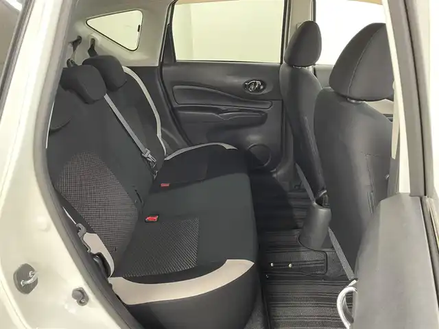 日産 ノート X 長崎県 2017(平29)年 4.1万km ブリリアントホワイトパール 純正7インチナビ　（MM316D-W）/・フルセグTV　CD/DVD/SD/Bluetooth/バックカメラ/アラウンドビューモニター/インテリジェントルームミラー/コーナーセンサー /ドライブレコーダー/アイドリングストップ/プッシュスタート/ステアリングスイッチ/衝突被害軽減ブレーキ/横滑り防止/レーンキープアシスト/純正フロアマット/純正14インチホイールキャップ/取扱説明書/保証書