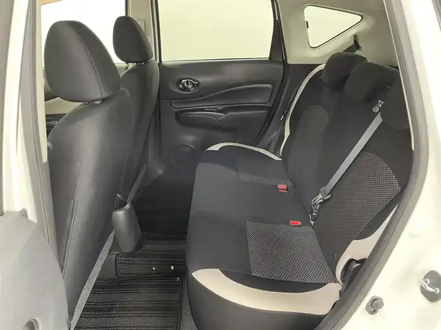 日産 ノート X 長崎県 2017(平29)年 4.1万km ブリリアントホワイトパール 純正7インチナビ　（MM316D-W）/・フルセグTV　CD/DVD/SD/Bluetooth/バックカメラ/アラウンドビューモニター/インテリジェントルームミラー/コーナーセンサー /ドライブレコーダー/アイドリングストップ/プッシュスタート/ステアリングスイッチ/衝突被害軽減ブレーキ/横滑り防止/レーンキープアシスト/純正フロアマット/純正14インチホイールキャップ/取扱説明書/保証書