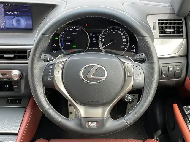 レクサス ＧＳ 450h Fスポーツ 道央・札幌 2012(平24)年 1.5万km ホワイトパールクリスタルシャイン ワンオーナー/純正メーカーナビ/CD/DVD/BT/フルセグ/横滑り防止装置/クルーズコントロール/バックカメラ/ビルトインETC/自動防眩ミラー/DRIVEMODE切替/EVMODE/SNOWMODE/前席パワーシート/D席メモリーシート/前席シートヒーター/前席エアシート/レザーシート/革巻きステアリング/ステアリングリモコン/パドルシフト/電動パーキング/ブレーキホールド/MTモード付AT/プッシュスタート/スマートキー/カードキー/LEDヘッドライト/オートライト/フォグランプ/ヘッドライトウォッシャー/電動格納ミラー/ヒーテッドドアミラー/ウィンカーミラー/純正フロアマット/スペアキー/純正エンジンスターター/AW付冬タイヤ積込/235/40/R19/2011年/山6mm