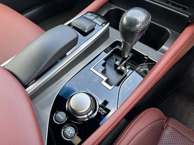 レクサス ＧＳ 450h Fスポーツ 福島県 2012(平24)年 1.5万km ホワイトパールクリスタルシャイン ワンオーナー/純正メーカーナビ/　【フルセグ/CD/DVD/BT】/横滑り防止装置/クルーズコントロール/バックカメラ/ビルトインETC/自動防眩ミラー/DRIVEMODE切替/EVMODE/SNOWMODE/前席パワーシート/D席メモリーシート/前席シートヒーター/前席エアシート/レザーシート/革巻きステアリング/ステアリングリモコン/パドルシフト/電動パーキング/ブレーキホールド/MTモード付AT/プッシュスタート/スマートキー/カードキー/LEDヘッドライト/オートライト/フォグランプ/ヘッドライトウォッシャー/電動格納ミラー/ヒーテッドドアミラー/ウィンカーミラー/純正フロアマット/スペアキー/純正エンジンスターター/AW付冬タイヤ積込/235/40/R19/2011年/山6mm