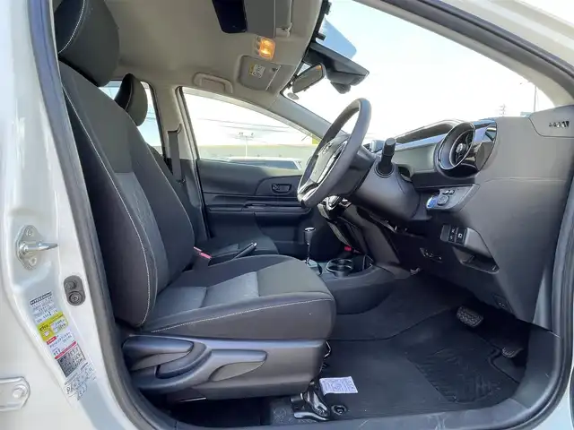 トヨタ アクア S スタイルブラック 岡山県 2019(令1)年 0.7万km ホワイトパールクリスタルシャイン EVモード/フルセグテレビ/バックカメラ　全周囲/ビルトインETC/プッシュスタート/純正フロアマット/純正アルミ/スマートキー/レーンキープアシスト/衝突軽減システム/LEDライト