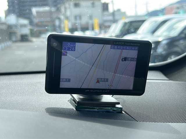 トヨタ ハリアー プレミアム 広島県 2019(平31)年 5.6万km ホワイトパールクリスタルシャイン モデリスタエアロ/純正ナビ/【Bluetooth/CD/DVD/U/フルセグTV/AM/FM】/バックカメラ/LEDヘッドライト/ハーフレザーシート/D席パワーシート/純正ドライブレコーダー/ETC/トヨタセーフティセンス/・プリクラッシュセーフティ/・レーントレーシングアシスト/・レーンディパーチャーアラート/・レーダークルーズコントロール/・アダプティブハイビームシステム　オートマチックハイビーム/・発進遅れ告知機能/電動パーキングブレーキ/パワーバックドア/オートブレーキホールド/プッシュスタート/スマートキー/スペアキー/ステアリングリモコン/ドアバイザー/純正フロアマット/ステアリングスイッチ