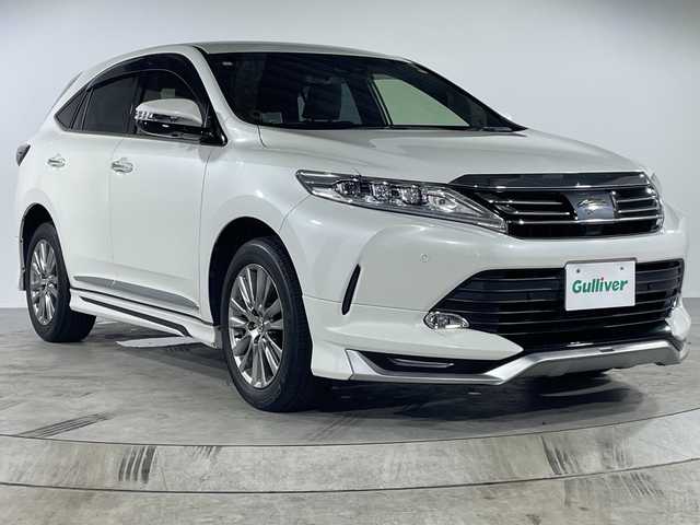 トヨタ ハリアー プレミアム 福岡県 2019(平31)年 5.6万km ホワイトパールクリスタルシャイン モデリスタエアロ/純正ナビ/【Bluetooth/CD/DVD/U/フルセグTV/AM/FM】/バックカメラ/LEDヘッドライト/ハーフレザーシート/D席パワーシート/純正ドライブレコーダー/ETC/トヨタセーフティセンス/・プリクラッシュセーフティ/・レーントレーシングアシスト/・レーンディパーチャーアラート/・レーダークルーズコントロール/・アダプティブハイビームシステム　オートマチックハイビーム/・発進遅れ告知機能/電動パーキングブレーキ/パワーバックドア/オートブレーキホールド/プッシュスタート/スマートキー/スペアキー/ステアリングリモコン/ドアバイザー/純正フロアマット/ステアリングスイッチ
