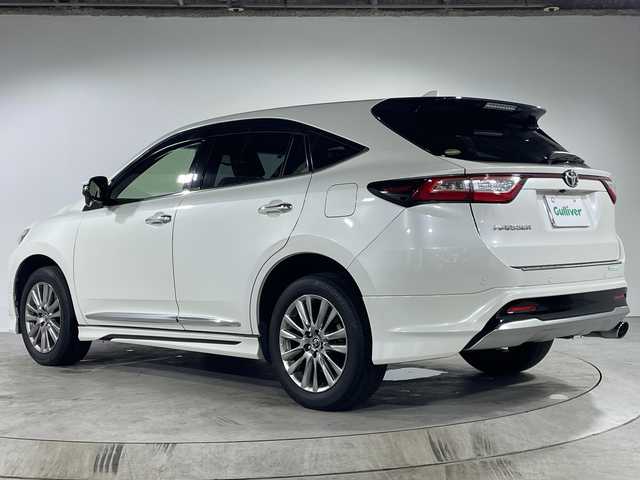 トヨタ ハリアー プレミアム 福岡県 2019(平31)年 5.6万km ホワイトパールクリスタルシャイン モデリスタエアロ/純正ナビ/【Bluetooth/CD/DVD/U/フルセグTV/AM/FM】/バックカメラ/LEDヘッドライト/ハーフレザーシート/D席パワーシート/純正ドライブレコーダー/ETC/トヨタセーフティセンス/・プリクラッシュセーフティ/・レーントレーシングアシスト/・レーンディパーチャーアラート/・レーダークルーズコントロール/・アダプティブハイビームシステム　オートマチックハイビーム/・発進遅れ告知機能/電動パーキングブレーキ/パワーバックドア/オートブレーキホールド/プッシュスタート/スマートキー/スペアキー/ステアリングリモコン/ドアバイザー/純正フロアマット/ステアリングスイッチ