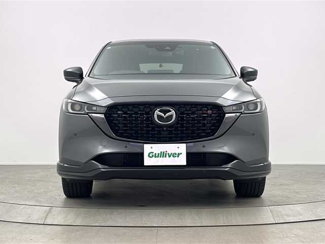 マツダ ＣＸ－５ XD スポーツアピアランス 大阪府 2021(令3)年 3万km マシーングレープレミアムM 【特別装備】/クルージング＆トラフィック・サポート/電動格納リモコン式カラードドアミラー：グロスブラック/フロント＆リアバンパーガーニッシュ/クラッディング／ボディロアガーニッシュ/マフラーカッター（大径）/ＬＥＤ室内照明／オーバーヘッドコンソール/(装備)/・ダウンライト／バニティミラー照明）/ワイヤレス充電（Ｑｉ）/・２２５／５５Ｒ１９タイヤ＆１９インチアルミホイール（ブラックメタリック塗装）（ＳｐｏｒｔｓＡｐｐｅａｒａｎｃｅ専用）/・デコレーションパネル（インパネ／ドアトリム）：ハニカムブラック／サテンクロームメッキ/・シグネチャーウイング（ブラッククローム）/・フロントグリルアクセント（クラシックレッド）/・純正ナビ/TV/ブルートゥース/AM/FM/・全方位カメラ/・前席パワーシート/・電動リアゲート/・電動パーキング/（i-ACTIVSENSE）/・認知/車線逸脱警報/BSM/LKA/SBS/SCBS/・ドライバーアクションアラート/速度標識認識/・アクティブLED/ステアリングヒーター/ドライブレコーダーZPR-075/スペアキー/パドルシフト/ETC