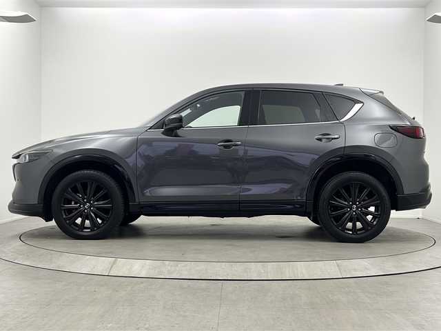 マツダ ＣＸ－５ XD スポーツアピアランス 大阪府 2021(令3)年 3万km マシーングレープレミアムM 【特別装備】/クルージング＆トラフィック・サポート/電動格納リモコン式カラードドアミラー：グロスブラック/フロント＆リアバンパーガーニッシュ/クラッディング／ボディロアガーニッシュ/マフラーカッター（大径）/ＬＥＤ室内照明／オーバーヘッドコンソール/(装備)/・ダウンライト／バニティミラー照明）/ワイヤレス充電（Ｑｉ）/・２２５／５５Ｒ１９タイヤ＆１９インチアルミホイール（ブラックメタリック塗装）（ＳｐｏｒｔｓＡｐｐｅａｒａｎｃｅ専用）/・デコレーションパネル（インパネ／ドアトリム）：ハニカムブラック／サテンクロームメッキ/・シグネチャーウイング（ブラッククローム）/・フロントグリルアクセント（クラシックレッド）/・純正ナビ/TV/ブルートゥース/AM/FM/・全方位カメラ/・前席パワーシート/・電動リアゲート/・電動パーキング/（i-ACTIVSENSE）/・認知/車線逸脱警報/BSM/LKA/SBS/SCBS/・ドライバーアクションアラート/速度標識認識/・アクティブLED/ステアリングヒーター/ドライブレコーダーZPR-075/スペアキー/パドルシフト/ETC