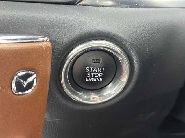 マツダ ＣＸ－５ XD スポーツアピアランス 大阪府 2021(令3)年 3万km マシーングレープレミアムM 【特別装備】/クルージング＆トラフィック・サポート/電動格納リモコン式カラードドアミラー：グロスブラック/フロント＆リアバンパーガーニッシュ/クラッディング／ボディロアガーニッシュ/マフラーカッター（大径）/ＬＥＤ室内照明／オーバーヘッドコンソール/(装備)/・ダウンライト／バニティミラー照明）/ワイヤレス充電（Ｑｉ）/・２２５／５５Ｒ１９タイヤ＆１９インチアルミホイール（ブラックメタリック塗装）（ＳｐｏｒｔｓＡｐｐｅａｒａｎｃｅ専用）/・デコレーションパネル（インパネ／ドアトリム）：ハニカムブラック／サテンクロームメッキ/・シグネチャーウイング（ブラッククローム）/・フロントグリルアクセント（クラシックレッド）/・純正ナビ/TV/ブルートゥース/AM/FM/・全方位カメラ/・前席パワーシート/・電動リアゲート/・電動パーキング/（i-ACTIVSENSE）/・認知/車線逸脱警報/BSM/LKA/SBS/SCBS/・ドライバーアクションアラート/速度標識認識/・アクティブLED/ステアリングヒーター/ドライブレコーダーZPR-075/スペアキー/パドルシフト/ETC