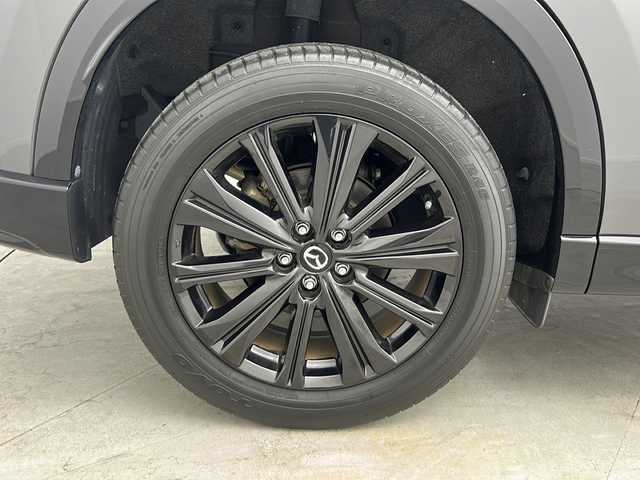 マツダ ＣＸ－５ XD スポーツアピアランス 大阪府 2021(令3)年 3万km マシーングレープレミアムM 【特別装備】/クルージング＆トラフィック・サポート/電動格納リモコン式カラードドアミラー：グロスブラック/フロント＆リアバンパーガーニッシュ/クラッディング／ボディロアガーニッシュ/マフラーカッター（大径）/ＬＥＤ室内照明／オーバーヘッドコンソール/(装備)/・ダウンライト／バニティミラー照明）/ワイヤレス充電（Ｑｉ）/・２２５／５５Ｒ１９タイヤ＆１９インチアルミホイール（ブラックメタリック塗装）（ＳｐｏｒｔｓＡｐｐｅａｒａｎｃｅ専用）/・デコレーションパネル（インパネ／ドアトリム）：ハニカムブラック／サテンクロームメッキ/・シグネチャーウイング（ブラッククローム）/・フロントグリルアクセント（クラシックレッド）/・純正ナビ/TV/ブルートゥース/AM/FM/・全方位カメラ/・前席パワーシート/・電動リアゲート/・電動パーキング/（i-ACTIVSENSE）/・認知/車線逸脱警報/BSM/LKA/SBS/SCBS/・ドライバーアクションアラート/速度標識認識/・アクティブLED/ステアリングヒーター/ドライブレコーダーZPR-075/スペアキー/パドルシフト/ETC