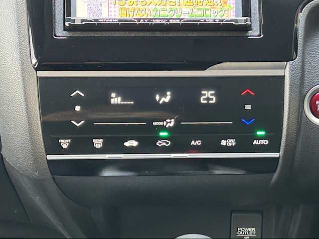 ホンダ フィット 13G Sパッケージ 東京都 2014(平26)年 1.8万km クリスタルブラックパール ワンオーナー/社外SDナビ/フルセグテレビ/バックカメラ/Bluetooth接続/DVD/CD再生/アイドリングストップ/プッシュスタート/ETC/オートライト/オートエアコン/プライバシーガラス/パワーウィンドウ/スペアキー/保証書＆取扱説明書付き