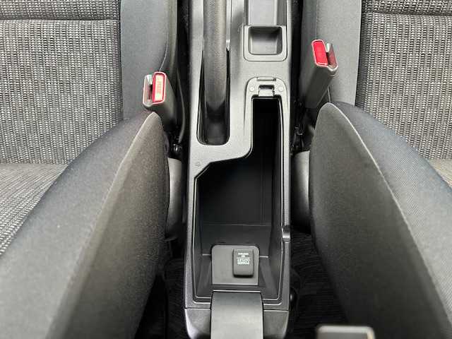 ホンダ フィット 13G Sパッケージ 東京都 2014(平26)年 1.8万km クリスタルブラックパール ワンオーナー/社外SDナビ/フルセグテレビ/バックカメラ/Bluetooth接続/DVD/CD再生/アイドリングストップ/プッシュスタート/ETC/オートライト/オートエアコン/プライバシーガラス/パワーウィンドウ/スペアキー/保証書＆取扱説明書付き