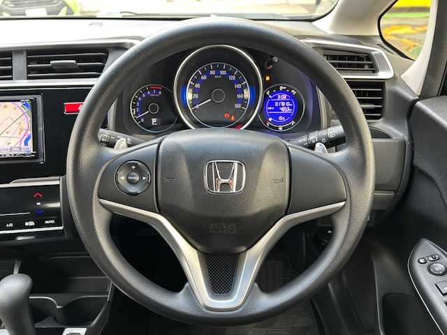 ホンダ フィット 13G Sパッケージ 東京都 2014(平26)年 1.8万km クリスタルブラックパール ワンオーナー/社外SDナビ/フルセグテレビ/バックカメラ/Bluetooth接続/DVD/CD再生/アイドリングストップ/プッシュスタート/ETC/オートライト/オートエアコン/プライバシーガラス/パワーウィンドウ/スペアキー/保証書＆取扱説明書付き