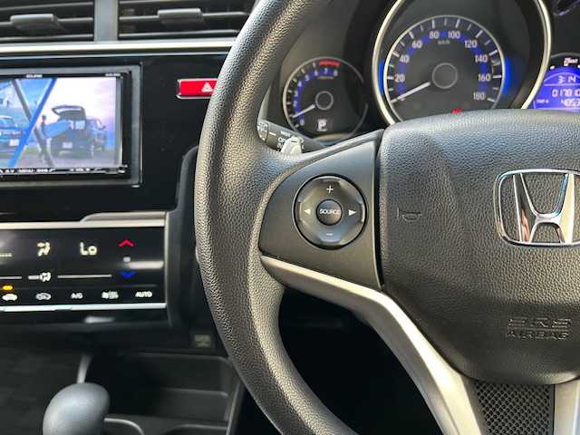 ホンダ フィット 13G Sパッケージ 東京都 2014(平26)年 1.8万km クリスタルブラックパール ワンオーナー/社外SDナビ/フルセグテレビ/バックカメラ/Bluetooth接続/DVD/CD再生/アイドリングストップ/プッシュスタート/ETC/オートライト/オートエアコン/プライバシーガラス/パワーウィンドウ/スペアキー/保証書＆取扱説明書付き