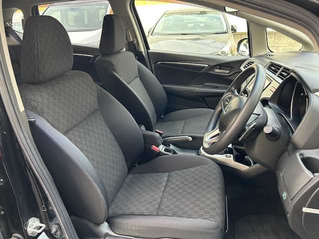 ホンダ フィット 13G Sパッケージ 東京都 2014(平26)年 1.8万km クリスタルブラックパール ワンオーナー/社外SDナビ/フルセグテレビ/バックカメラ/Bluetooth接続/DVD/CD再生/アイドリングストップ/プッシュスタート/ETC/オートライト/オートエアコン/プライバシーガラス/パワーウィンドウ/スペアキー/保証書＆取扱説明書付き