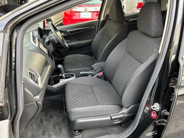 ホンダ フィット 13G Sパッケージ 東京都 2014(平26)年 1.8万km クリスタルブラックパール ワンオーナー/社外SDナビ/フルセグテレビ/バックカメラ/Bluetooth接続/DVD/CD再生/アイドリングストップ/プッシュスタート/ETC/オートライト/オートエアコン/プライバシーガラス/パワーウィンドウ/スペアキー/保証書＆取扱説明書付き