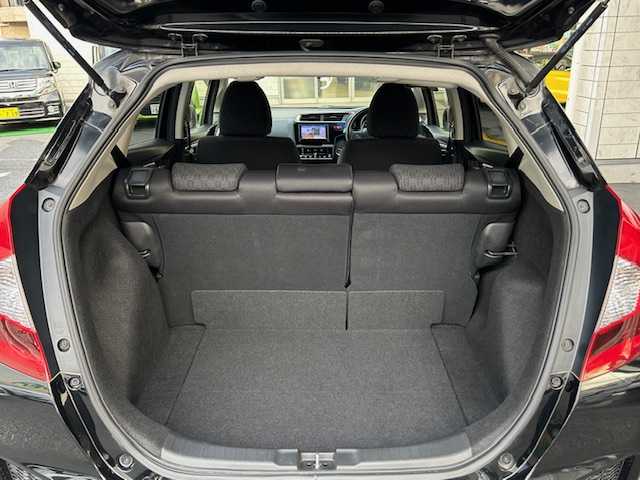 ホンダ フィット 13G Sパッケージ 東京都 2014(平26)年 1.8万km クリスタルブラックパール ワンオーナー/社外SDナビ/フルセグテレビ/バックカメラ/Bluetooth接続/DVD/CD再生/アイドリングストップ/プッシュスタート/ETC/オートライト/オートエアコン/プライバシーガラス/パワーウィンドウ/スペアキー/保証書＆取扱説明書付き