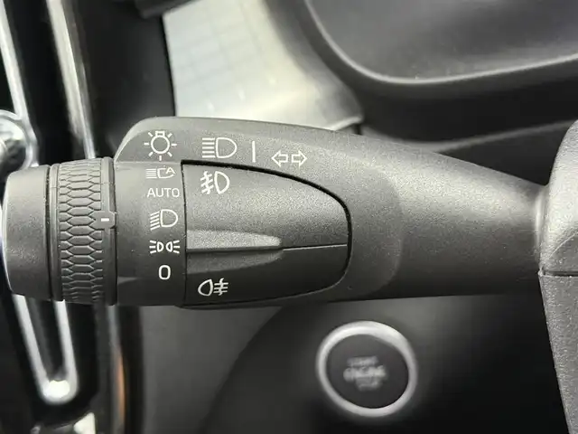 ボルボ ＸＣ４０ B4 モメンタム 愛知県 2020(令2)年 4.9万km パール 純正ナビ/・Bluetooth/・フルセグTV/・AM/FM/・HDD/全方位カメラ/ETC/BSM/ドライブレコーダー/シートヒーター/ステアリングヒーター/電子パーキングサポート/ブレーキホールド/ルーフレール/メモリーシート/LEDライト/電動格納ミラー/純正18インチAW/スマートキー/フロアマット