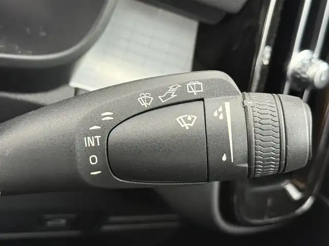 ボルボ ＸＣ４０ B4 モメンタム 愛知県 2020(令2)年 4.9万km パール 純正ナビ/・Bluetooth/・フルセグTV/・AM/FM/・HDD/全方位カメラ/ETC/BSM/ドライブレコーダー/シートヒーター/ステアリングヒーター/電子パーキングサポート/ブレーキホールド/ルーフレール/メモリーシート/LEDライト/電動格納ミラー/純正18インチAW/スマートキー/フロアマット