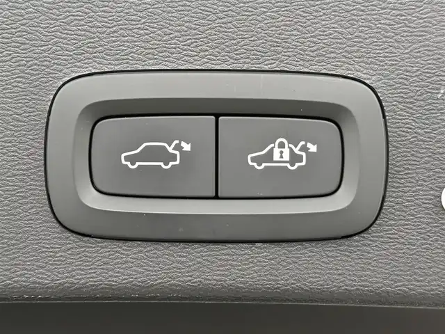 ボルボ ＸＣ４０ B4 モメンタム 愛知県 2020(令2)年 4.9万km パール 純正ナビ/・Bluetooth/・フルセグTV/・AM/FM/・HDD/全方位カメラ/ETC/BSM/ドライブレコーダー/シートヒーター/ステアリングヒーター/電子パーキングサポート/ブレーキホールド/ルーフレール/メモリーシート/LEDライト/電動格納ミラー/純正18インチAW/スマートキー/フロアマット