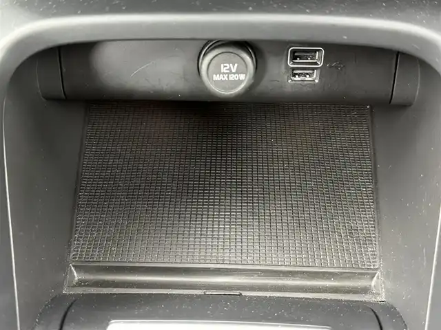 ボルボ ＸＣ４０ B4 モメンタム 愛知県 2020(令2)年 4.9万km パール 純正ナビ/・Bluetooth/・フルセグTV/・AM/FM/・HDD/全方位カメラ/ETC/BSM/ドライブレコーダー/シートヒーター/ステアリングヒーター/電子パーキングサポート/ブレーキホールド/ルーフレール/メモリーシート/LEDライト/電動格納ミラー/純正18インチAW/スマートキー/フロアマット