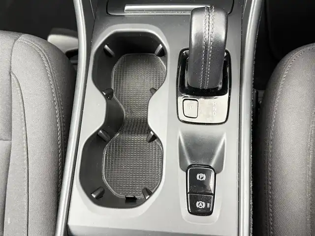 ボルボ ＸＣ４０ B4 モメンタム 愛知県 2020(令2)年 4.9万km パール 純正ナビ/・Bluetooth/・フルセグTV/・AM/FM/・HDD/全方位カメラ/ETC/BSM/ドライブレコーダー/シートヒーター/ステアリングヒーター/電子パーキングサポート/ブレーキホールド/ルーフレール/メモリーシート/LEDライト/電動格納ミラー/純正18インチAW/スマートキー/フロアマット