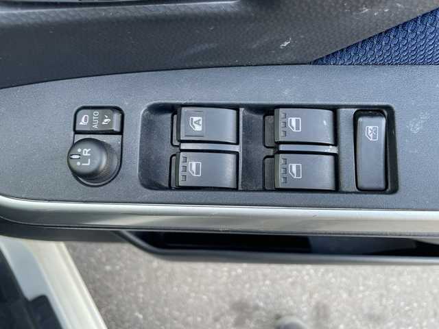 トヨタ ルーミー カスタムG 茨城県 2019(令1)年 5.3万km パールホワイトⅢ 純正9型ナビ/Bluetooth/フルセグTV/バックカメラ/両側パワースライドドア/クリアランスソナー/アイドリングストップ/横滑り防止装置/衝突軽減システム/クルーズコントロール/ドライブレコーダー/ビルトインETC2.0/オートライト/オートマチックハイビーム/LEDヘッドライト/コーナーセンサー/純正15インチアルミホイール/純正フロアマット/ウォークスルー/スマートキー/プッシュスタート