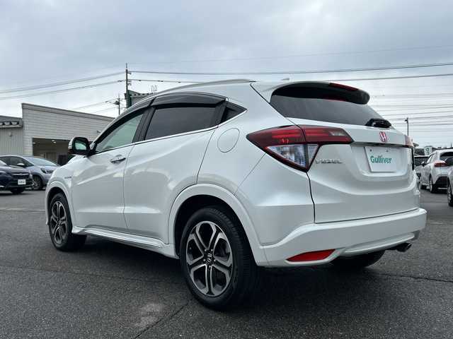 ホンダ ヴェゼル ハイブリッド 富山県 2016(平28)年 4.7万km パール 純正メモリーナビ/【CD/DVD/BT/USB/SD/ipod/フルセグTV】/バックカメラ/ホンダセンシング/クルーズコントロール/レーンキープアシスト/衝突軽減ブレーキ/デジタルインナーミラー/ルーフレール/純正フロアマット/純正１７インチアルミホイール　/ビルトインＥＴＣ/ドライブレコーダー/スマートキー