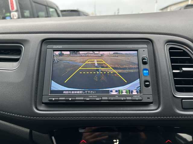 ホンダ ヴェゼル ハイブリッド 富山県 2016(平28)年 4.7万km パール 純正メモリーナビ/【CD/DVD/BT/USB/SD/ipod/フルセグTV】/バックカメラ/ホンダセンシング/クルーズコントロール/レーンキープアシスト/衝突軽減ブレーキ/デジタルインナーミラー/ルーフレール/純正フロアマット/純正１７インチアルミホイール　/ビルトインＥＴＣ/ドライブレコーダー/スマートキー