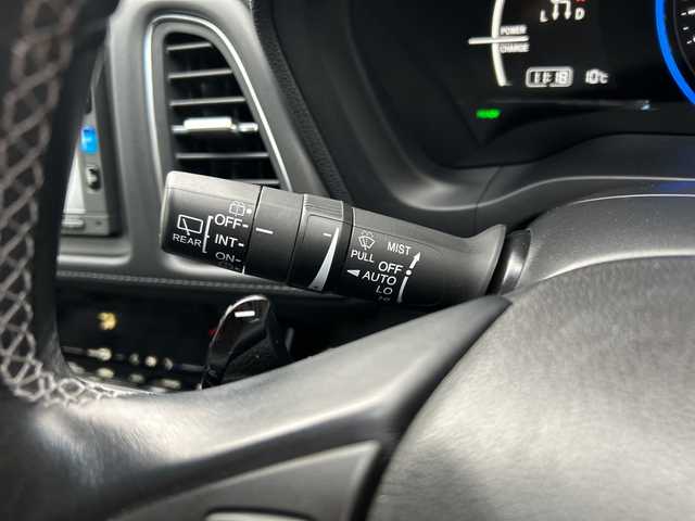 ホンダ ヴェゼル ハイブリッド 富山県 2016(平28)年 4.7万km パール 純正メモリーナビ/【CD/DVD/BT/USB/SD/ipod/フルセグTV】/バックカメラ/ホンダセンシング/クルーズコントロール/レーンキープアシスト/衝突軽減ブレーキ/デジタルインナーミラー/ルーフレール/純正フロアマット/純正１７インチアルミホイール　/ビルトインＥＴＣ/ドライブレコーダー/スマートキー