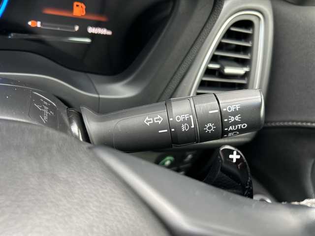 ホンダ ヴェゼル ハイブリッド 富山県 2016(平28)年 4.7万km パール 純正メモリーナビ/【CD/DVD/BT/USB/SD/ipod/フルセグTV】/バックカメラ/ホンダセンシング/クルーズコントロール/レーンキープアシスト/衝突軽減ブレーキ/デジタルインナーミラー/ルーフレール/純正フロアマット/純正１７インチアルミホイール　/ビルトインＥＴＣ/ドライブレコーダー/スマートキー