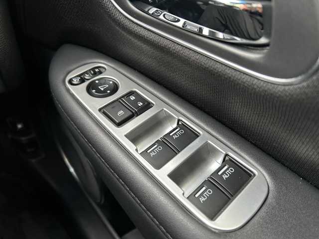 ホンダ ヴェゼル ハイブリッド 富山県 2016(平28)年 4.7万km パール 純正メモリーナビ/【CD/DVD/BT/USB/SD/ipod/フルセグTV】/バックカメラ/ホンダセンシング/クルーズコントロール/レーンキープアシスト/衝突軽減ブレーキ/デジタルインナーミラー/ルーフレール/純正フロアマット/純正１７インチアルミホイール　/ビルトインＥＴＣ/ドライブレコーダー/スマートキー