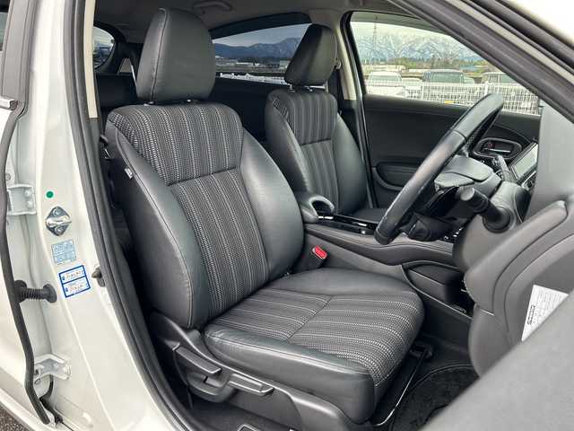 ホンダ ヴェゼル ハイブリッド 富山県 2016(平28)年 4.7万km パール 純正メモリーナビ/【CD/DVD/BT/USB/SD/ipod/フルセグTV】/バックカメラ/ホンダセンシング/クルーズコントロール/レーンキープアシスト/衝突軽減ブレーキ/デジタルインナーミラー/ルーフレール/純正フロアマット/純正１７インチアルミホイール　/ビルトインＥＴＣ/ドライブレコーダー/スマートキー