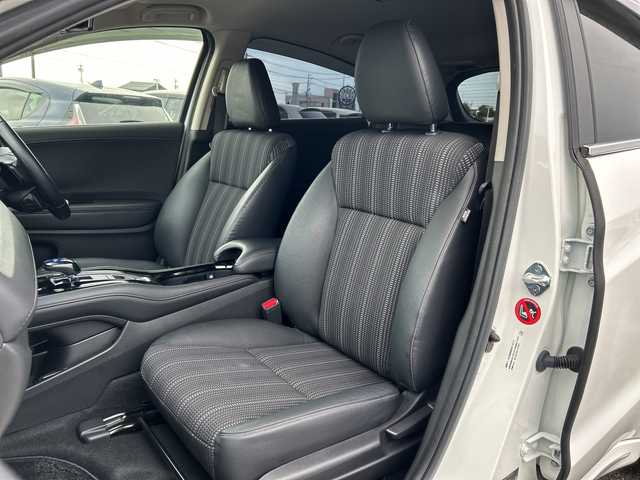 ホンダ ヴェゼル ハイブリッド 富山県 2016(平28)年 4.7万km パール 純正メモリーナビ/【CD/DVD/BT/USB/SD/ipod/フルセグTV】/バックカメラ/ホンダセンシング/クルーズコントロール/レーンキープアシスト/衝突軽減ブレーキ/デジタルインナーミラー/ルーフレール/純正フロアマット/純正１７インチアルミホイール　/ビルトインＥＴＣ/ドライブレコーダー/スマートキー